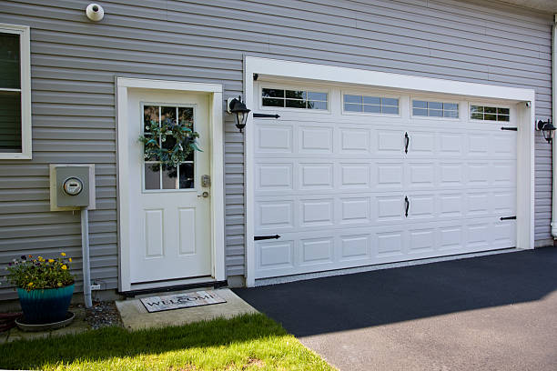 24/7 Emergency Garage Door Panel Replacement experts in Merriam, KS